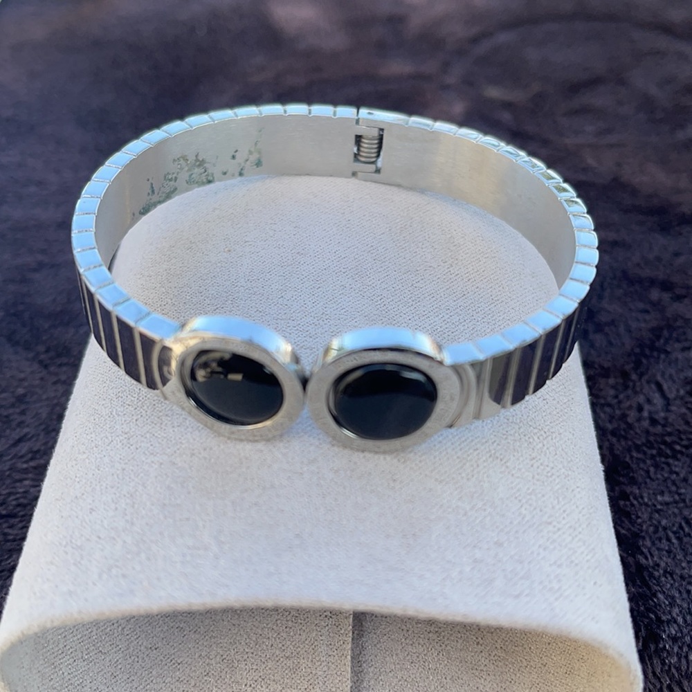 Nice bracelet - Picture 2 of 2